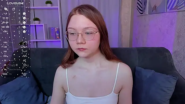 Snapshot of luv_tessa chatting on 17, 12, 2025 luv tessa online show from 17, 12, 2025