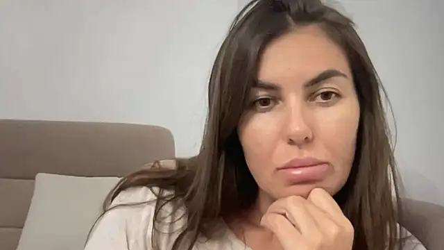 Snapshot of AngelinaMeov chatting on 6, 10, 2025 AngelinaMeov online show from 6, 10, 2025