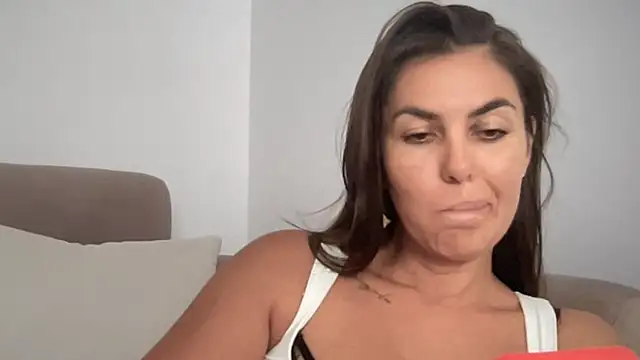 Snapshot of AngelinaMeov chatting on 7, 10, 2025 AngelinaMeov online show from 7, 10, 2025