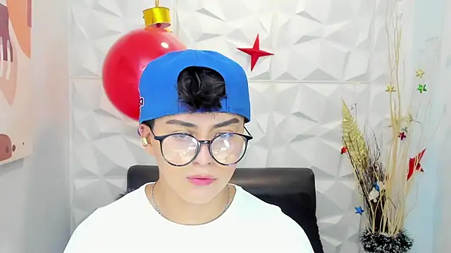 Snapshot of Sam_Daves chatting on 18, 12, 2025 Sam Daves online show from 18, 12, 2025