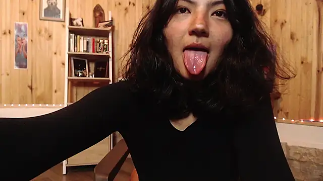 Snapshot of Asaray_T chatting on 5, 6, 2026 Asaray T online show from 5, 6, 2026