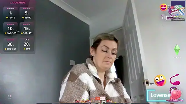 Snapshot of GoldenSquirter chatting on 5, 12, 2025 GoldenSquirter online show from 5, 12, 2025