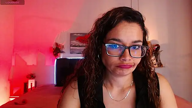 Snapshot of Rose_Thompson1 chatting on 6, 11, 2025 Rose Thompson1 online show from 6, 11, 2025