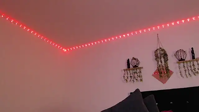 labrinthteasing online show from 29, 4, 2026