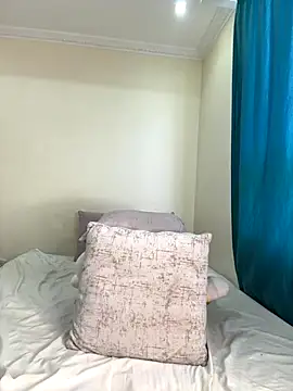 Snapshot of Ivelleee_ chatting on 11, 10, 2025 Ivelleee online show from 11, 10, 2025