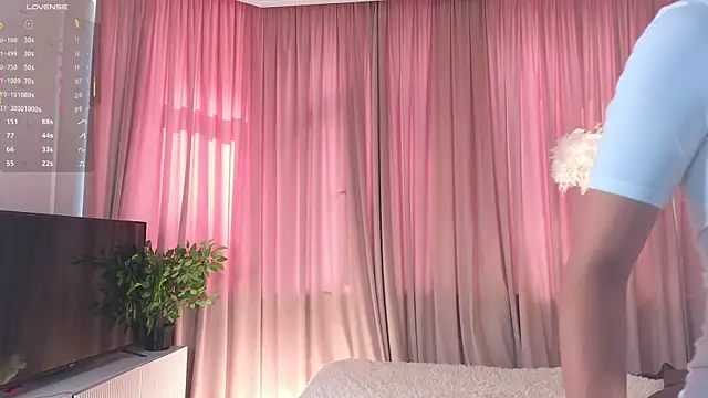 Snapshot of NormaCusson chatting on 16, 9, 2025 NormaCusson online show from 16, 9, 2025