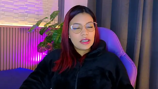 TiffanyWalk online show from 12, 11, 2025