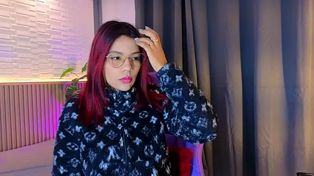 TiffanyWalk online show from 15, 11, 2025