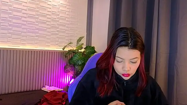 TiffanyWalk online show from 5, 12, 2025