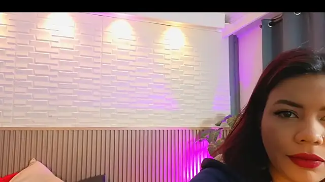 TiffanyWalk online show from 25, 3, 2026