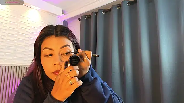 TiffanyWalk online show from 22, 4, 2026