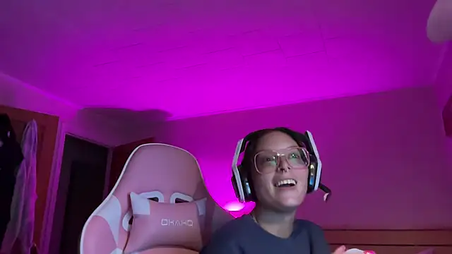 Snapshot of SpaceCowWhore chatting on 21, 9, 2025 SpaceCowWhore online show from 21, 9, 2025