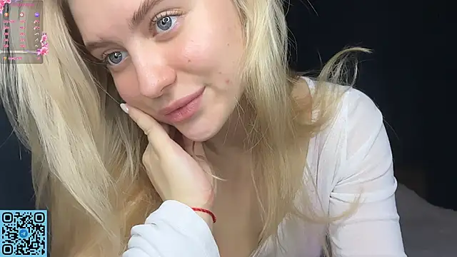 Snapshot of RadiantBliss chatting on 29, 10, 2025 RadiantBliss online show from 29, 10, 2025