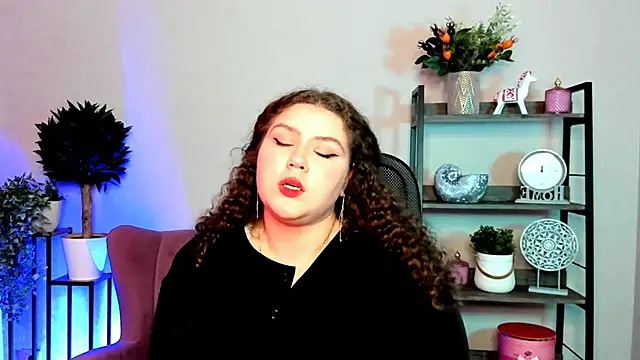 Snapshot of FlorenceAnderson chatting on 12, 3, 2025 FlorenceAnderson online show from 12, 3, 2025