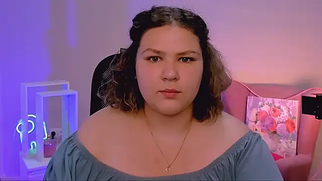 Snapshot of FlorenceAnderson chatting on 11, 9, 2025 FlorenceAnderson online show from 11, 9, 2025