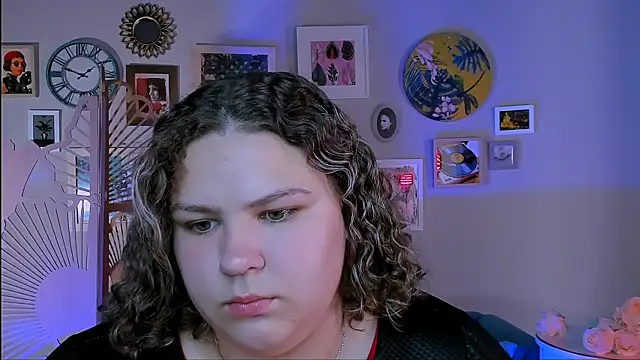 Snapshot of FlorenceAnderson chatting on 16, 9, 2025 FlorenceAnderson online show from 16, 9, 2025