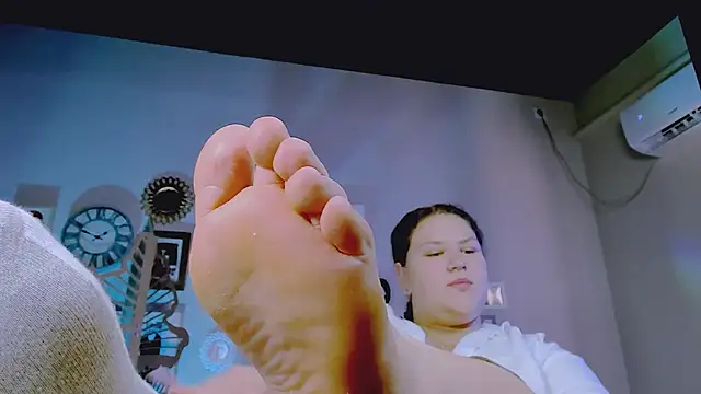 Snapshot of FlorenceAnderson chatting on 7, 10, 2025 FlorenceAnderson online show from 7, 10, 2025