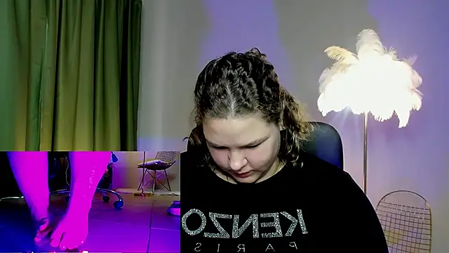 Snapshot of FlorenceAnderson chatting on 14, 10, 2025 FlorenceAnderson online show from 14, 10, 2025