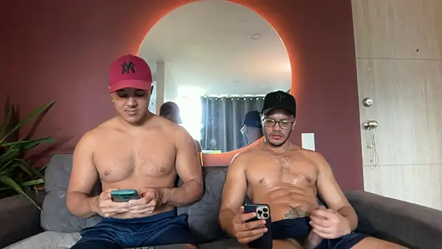 Snapshot of highlatin_guysoficial chatting on 18, 5, 2026 highlatin guysoficial online show from 18, 5, 2026