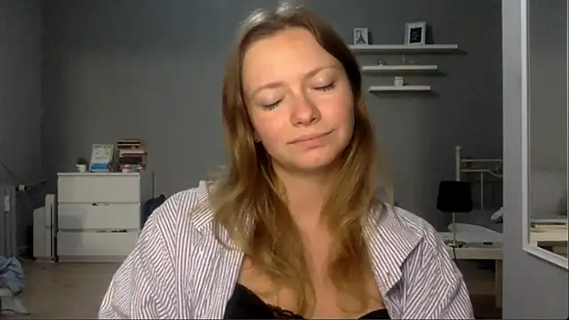 Snapshot of MillieShow chatting on 22, 12, 2025 MillieShow online show from 22, 12, 2025