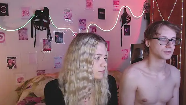 Snapshot of Your_Horny_Friends chatting on 16, 9, 2025 Your Horny Friends online show from 16, 9, 2025