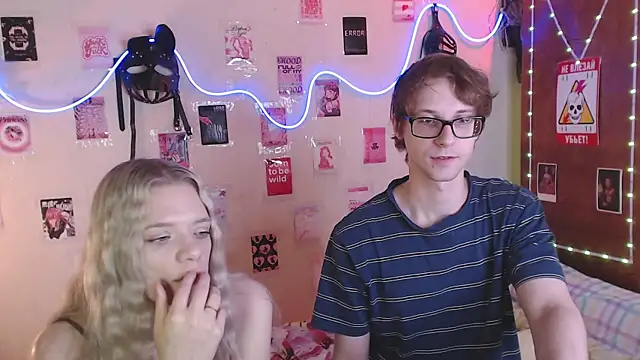 Snapshot of Your_Horny_Friends chatting on 19, 9, 2025 Your Horny Friends online show from 19, 9, 2025