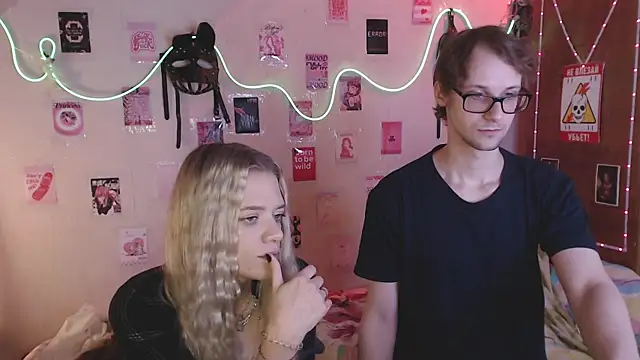 Snapshot of Your_Horny_Friends chatting on 23, 9, 2025 Your Horny Friends online show from 23, 9, 2025