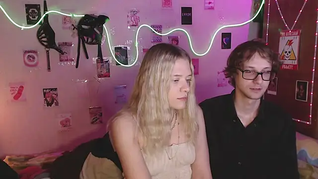 Snapshot of Your_Horny_Friends chatting on 12, 10, 2025 Your Horny Friends online show from 12, 10, 2025