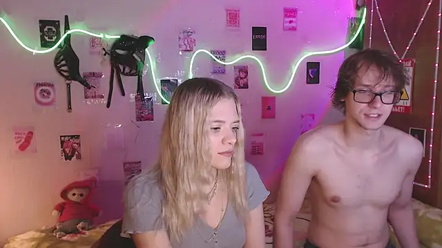 Snapshot of Your_Horny_Friends chatting on 16, 10, 2025 Your Horny Friends online show from 16, 10, 2025