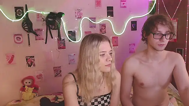 Snapshot of Your_Horny_Friends chatting on 17, 10, 2025 Your Horny Friends online show from 17, 10, 2025