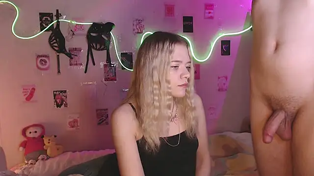 Snapshot of Your_Horny_Friends chatting on 30, 10, 2025 Your Horny Friends online show from 30, 10, 2025