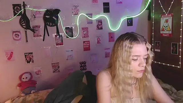 Snapshot of Your_Horny_Friends chatting on 1, 11, 2025 Your Horny Friends online show from 1, 11, 2025