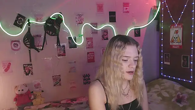 Snapshot of Your_Horny_Friends chatting on 5, 11, 2025 Your Horny Friends online show from 5, 11, 2025