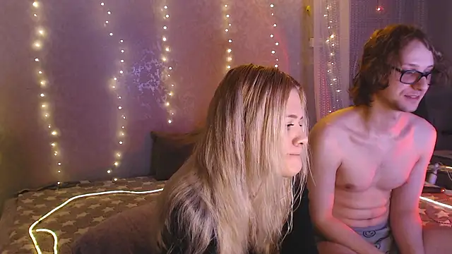 Snapshot of Your_Horny_Friends chatting on 12, 3, 2026 Your Horny Friends online show from 12, 3, 2026