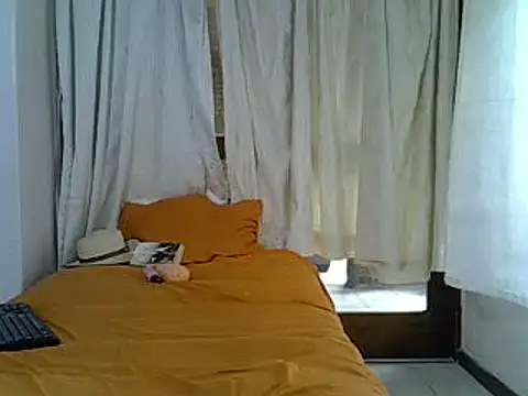 DevineChic online show from 17, 3, 2025