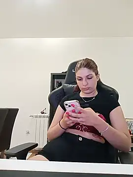MeCherryy online show from 4, 6, 2026
