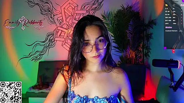 Snapshot of Emmi_Roberts chatting on 2, 5, 2026 Emmi Roberts online show from 2, 5, 2026