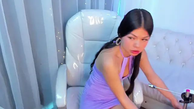 Pretty Johnson  online show from 16, 10, 2025