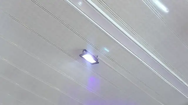 Pretty Johnson  online show from 31, 10, 2025