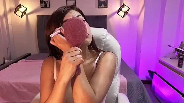 Pretty Johnson  online show from 13, 6, 2026