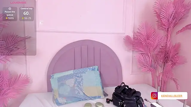 Kendallbleer online show from 6, 11, 2025