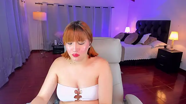 Snapshot of karla_hill_28 chatting on 8, 3, 2026 karla hill 28 online show from 8, 3, 2026