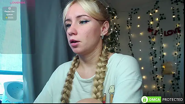 Mia  Kitty online show from 17, 10, 2025