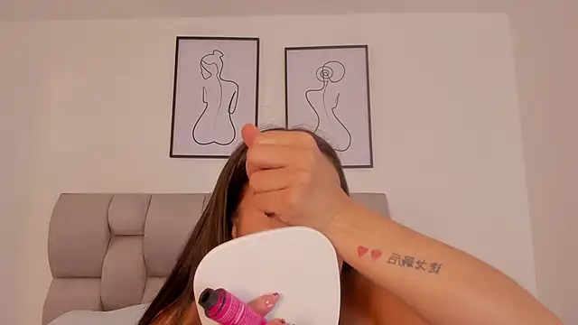 Hanna Evans   online show from 11, 9, 2025