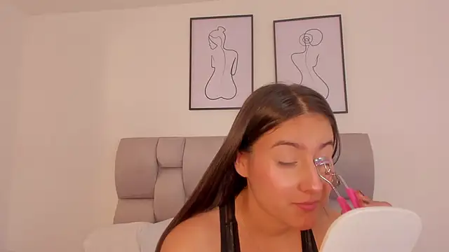 Hanna Evans   online show from 16, 9, 2025