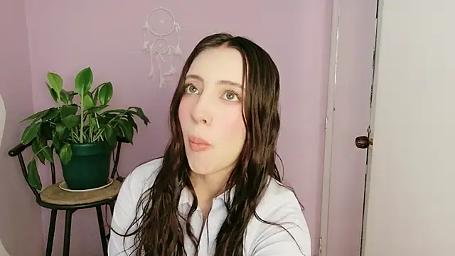 Snapshot of Rebbecawhite_meow chatting on 18, 5, 2026 Rebbecawhite meow online show from 18, 5, 2026
