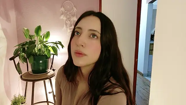 Snapshot of Rebbecawhite_meow chatting on 19, 5, 2026 Rebbecawhite meow online show from 19, 5, 2026
