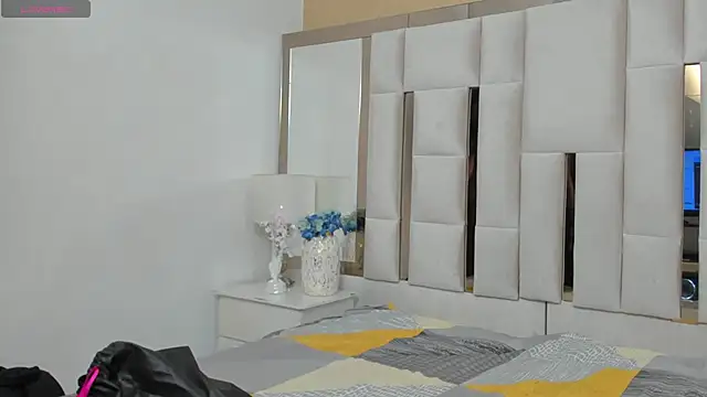 Snapshot of TattiBelll chatting on 27, 11, 2025 TattiBelll online show from 27, 11, 2025