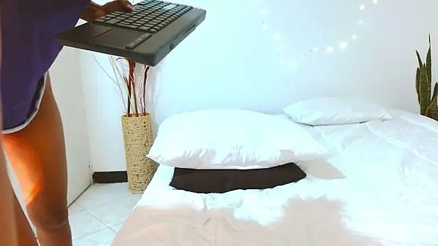 Snapshot of YuliethPetite chatting on 19, 3, 2025 YuliethPetite online show from 19, 3, 2025