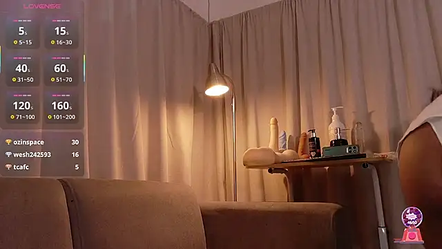 Snapshot of YuliethPetite chatting on 17, 10, 2025 YuliethPetite online show from 17, 10, 2025